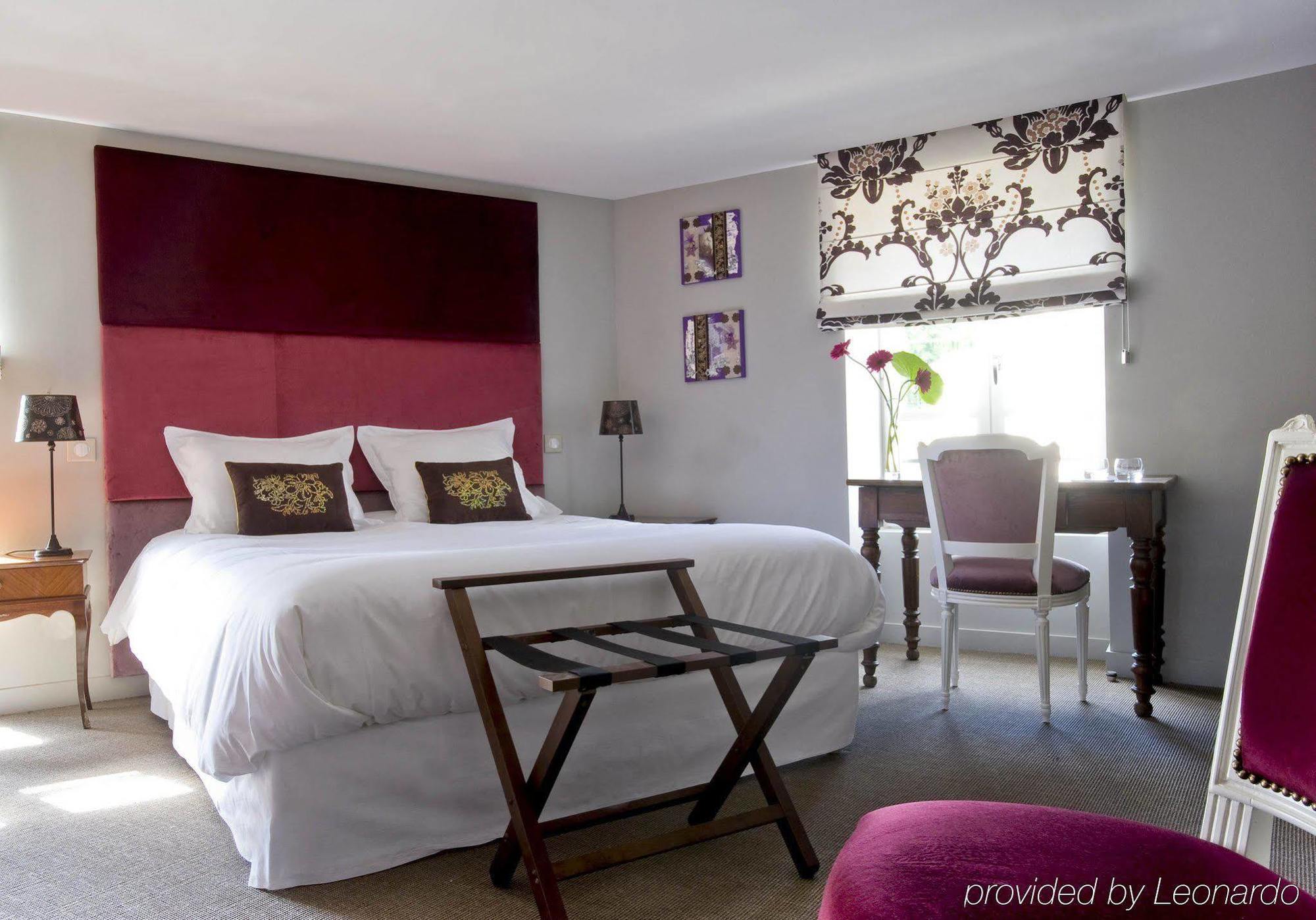 Hotel Spa Frederic Carrion Et Sa Table Gastronomique Vire  Room photo
