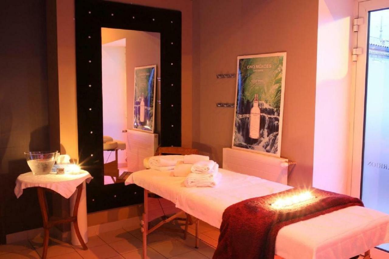 Hotel Spa Frederic Carrion Et Sa Table Gastronomique Vire  Exterior photo